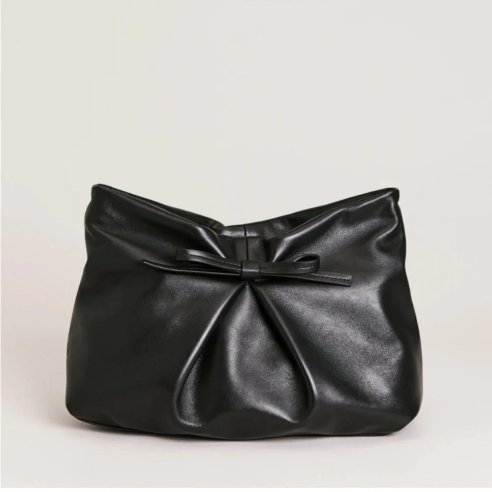 Reformation Vittoria Leather clutch Black